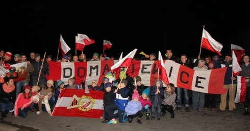 Przez wiele godzin w Domaniewicach świętowano zwyciestwo Zbigniewa Bródki
