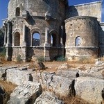  Ruiny bazyliki św. Szymona Słupnika w Qala’at Samaan