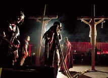 Jezus umierał między przestępcami (być może mordercami?). Jeden z nich się nawrócił