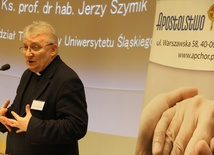 Ks. prof. Szymik o Bogu współcierpiącym