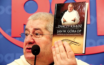  – Książka opowiada historię szczęśliwego księdza, który nie jest sam, bo otaczają go ludzie – mówił podczas spotkania o. Jan Góra OP