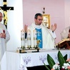  Eucharystię w szpitalnej kaplicy sprawowali od lewej: ks. Mirosław Bandos, ks. Grzegorz Wójcik, ks. Krzysztof Dukielski i ks. Grzegorz Wójcik 