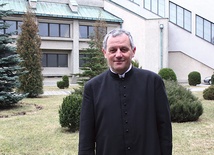 Ks. Stanisław Budziak zaprasza  na papieski koncert