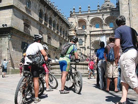 Po drodze do Portugalii, Szlakiem św. Jakuba, dotrą do katedry w Santiago de Compostela