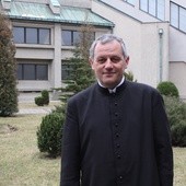 Ks. Stanisław Budziak zaprasza na papieski koncert "Proboszczów" na Złotych Łanach