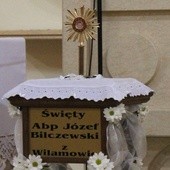 Relikwie św. Józefa Bilczewskiego (kościół NMP Królowej Świata w Bielsku-Białej Cygańskim Lesie)