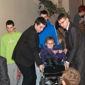 Wspólne zejście po Mszy św. z kaplicy do refektarza