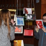 "Książki z sufitu" w Bibliotece Śląskiej