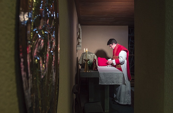 Liturgia byłych anglikanów zawiera elementy Kościoła Anglii i katolickie