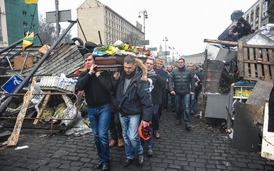  22.02.2014. Kijów. W starciach między demonstrantami na Majdanie a siłami milicji 20 lutego zginęło co najmniej 80 osób, setki zostały rannych. 
