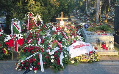  Zbigniew Romaszewski spoczął w Alei Zasłużonych Cmentarza Wojskowego  na Powązkach