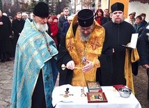  Uroczystości przewodniczył abp Jeremiasz (w środku), obok niego (z lewej) ks. Stanisław Strach