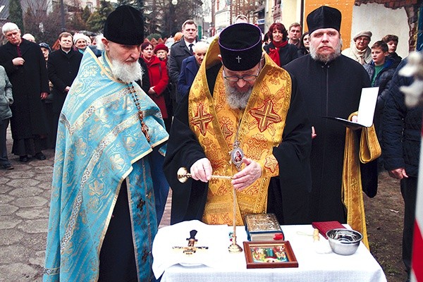  Uroczystości przewodniczył abp Jeremiasz (w środku), obok niego (z lewej) ks. Stanisław Strach