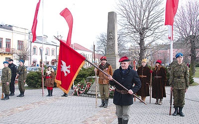 Pod powstańczym pomnikiem zaciągnięto wartę