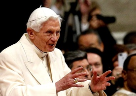 Benedykt XVI: To absurdalne