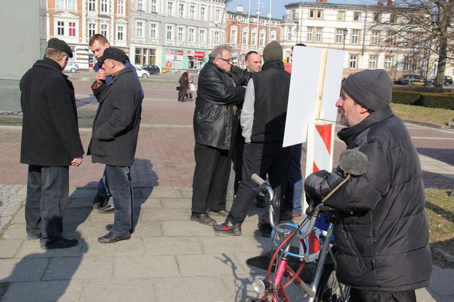 Protest rolników: Koniec z wyprzedażą polskiej ziemi