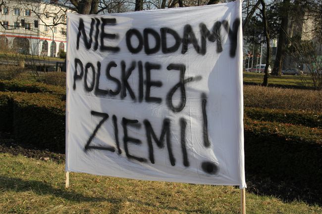 Protest rolników: Koniec z wyprzedażą polskiej ziemi