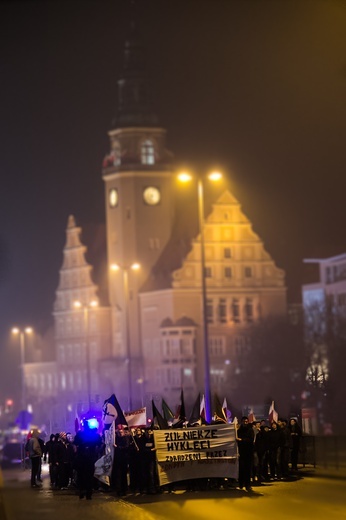 Cześć i chwała bohaterom!