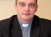 Ks. Rafał Grzelczyk zachęca do przyjęcia ważnych znaków wiary, które pomogą w ewangelicznej przemianie naszych rodzin i wspólnot parafialnych
