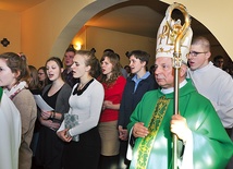  Oazowiczów odwiedził bp Henryk Tomasik