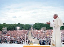  Jan Paweł II podczas spotkania z młodzieżą na Jasnej Górze w 1991 r.