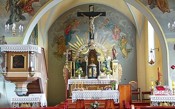 Wnętrze kościoła w Jarnołtowie 