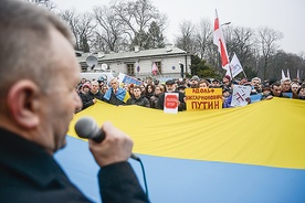 Do protestujących Polaków i Ukraińców dołączali też Rosjanie