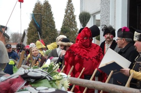 - Ścięcie śmierci to symboliczne odrzucenie zła i grzechu, bo zbliża się Wielki Post - mówi ks. Henryk Ćwiek