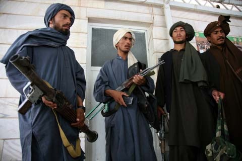 Minister grozi ofensywą przeciw talibom