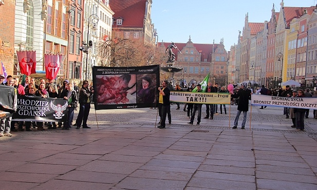 Manifa i antymanifa na ulicach Gdańska