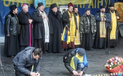 Duchowni różnych wyznań na Majdanie razem