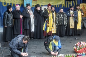 Duchowni różnych wyznań na Majdanie razem