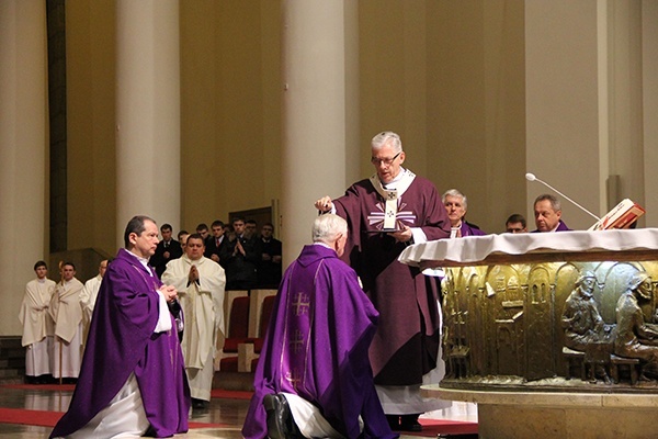  W Mszy św. na rozpoczęcie Wielkiego Postu  uczestniczył także abp senior Damian Zimoń