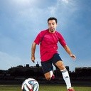 Xavi testuje piłkę tegorocznych mistrzostw świata  w Brazylii