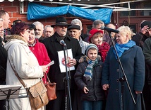 Od 5 lat na jarmarku spotykają się też Kazimiery i Kazimierze, którym gromko wyśpiewywane są imieninowe życzenia