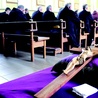 Kapłani modlili się w kaplicy seminaryjnej