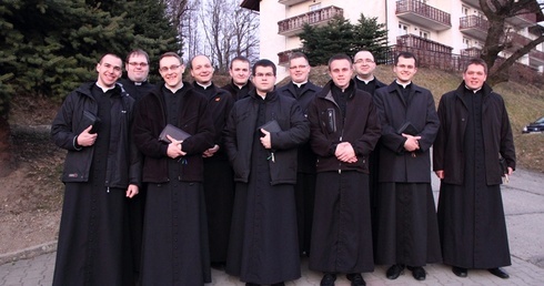 Klerycy staną się diakonami