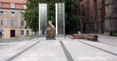 Przed montażem pomnika