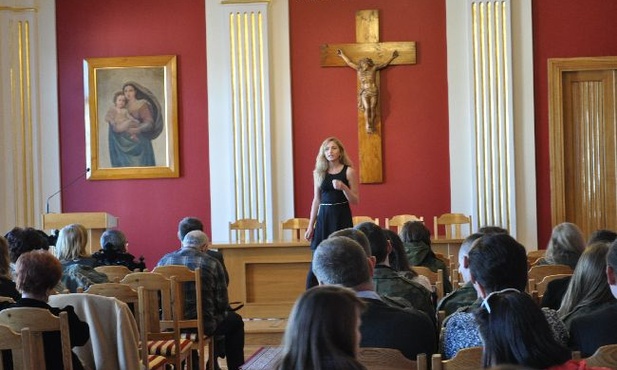 Alicja Biegalska z Ciechanowa za recytację fragmentu Księgi Psalmów zajęła II miejsce