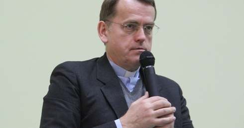 Ks. dr hab. Dariusz Oko na wykładzie w Bielsku-Białej omówił zagrożenia ideologii genderyzmu