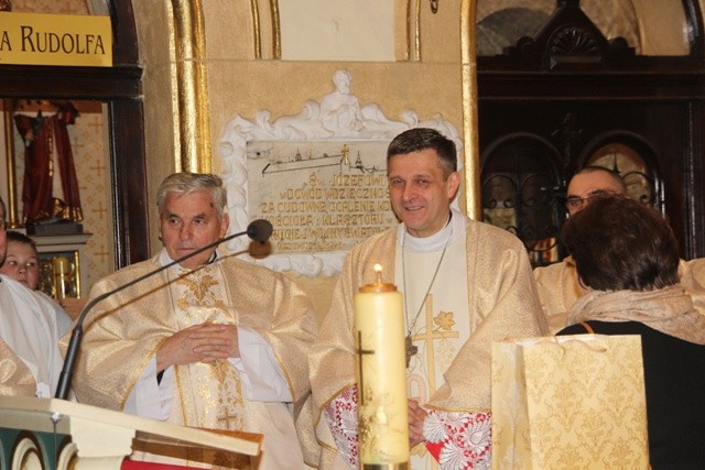 Bp Roman Pindel w sanktuarium św. Józefa w Wadowicach