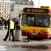 Przy Centralnym autobus wjechał w ludzi 