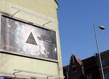   Reklama portalu na jednym  z budynków przy ul. Chorzowskiej