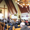  W czasie niedzielnych Mszy św. kościół w Bobrownikach zawsze wypełnia się wiernymi