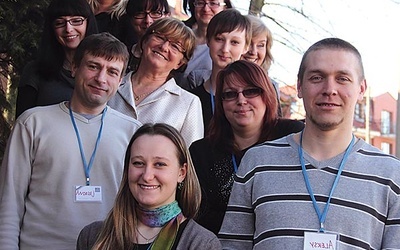 Goście z Białorusi na wspólnym zdjęciu z pracownikami Fundacji Hospicyjnej