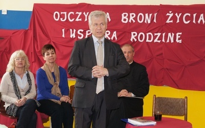 Marek Jurek był gościem specjalnym podczas rekolekcji wielkopostnych w gimnazjum w Żelaznej