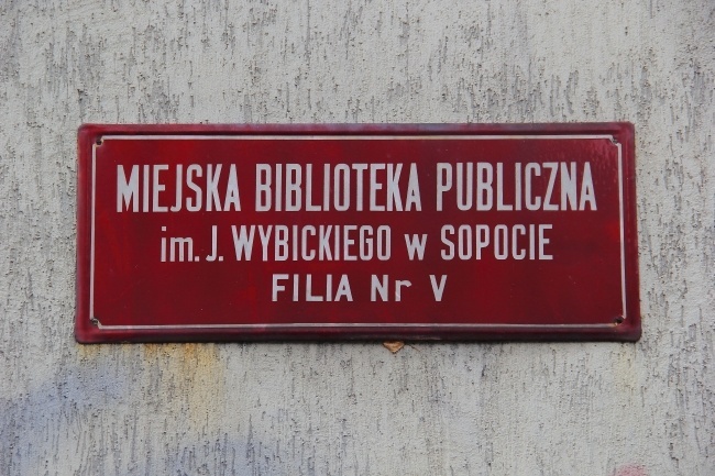 Czytelnicy i bibliotekarka protestują 