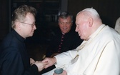 Styczeń 1998 r. Audiencja dla księży studentów rzymskich uczelni. Z Janem Pawłem II rozmawia Ks. Jacek Kucharski