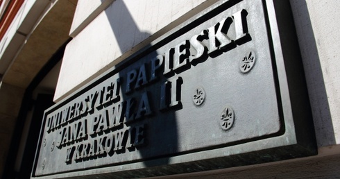 Trzecie prawo w Polsce