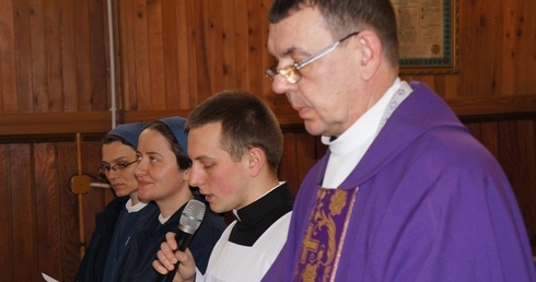 W czasie ostatniej niedzieli ewangelizacyjnej modliliśmy się o wzrost powołań kapłańskich, zakonnych i małżeńskich w parafii w Janisławicach
